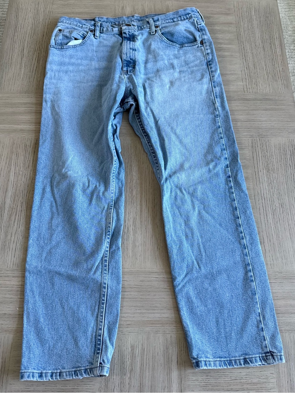 Wrangler Men's Relaxed Fit Flex Jeans 36 X 30 Light Wash Denim Men’s Jeans EUC